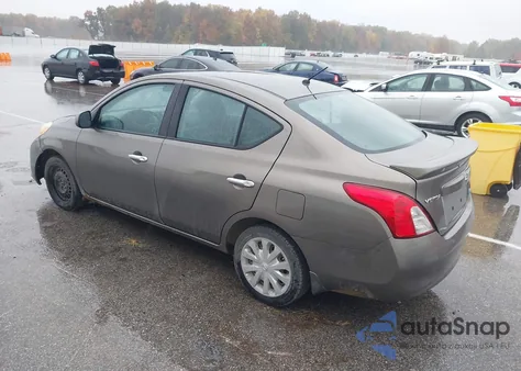 2013 Nissan Versa 1.6 Sv z USA, uszkodzony, nr VIN 3N1CN7AP9DL858453